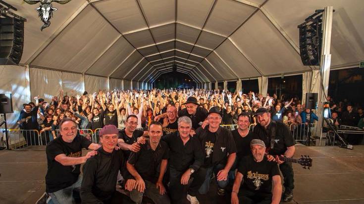 Akelarrek eskerrak eman dizkie zaletuei