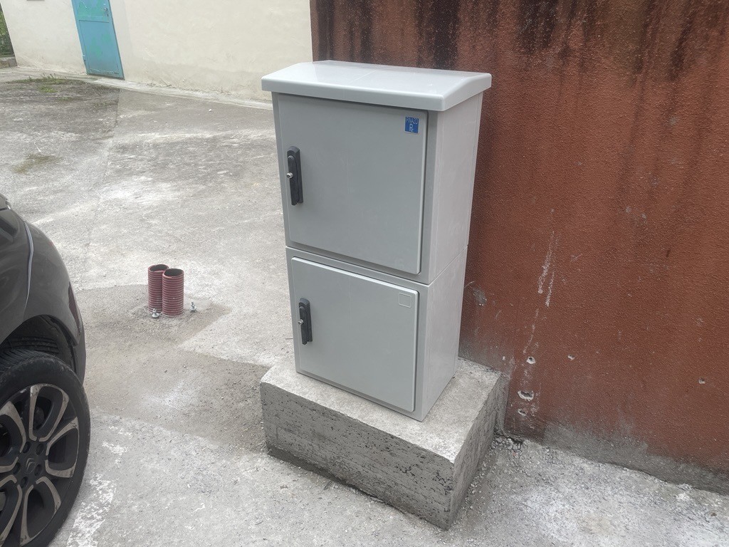 Ibilgailu elektrikoak kargatzeko hainbat puntu ari dira jartzen herrian