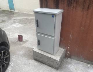 Ibilgailu elektrikoak kargatzeko hainbat puntu ari dira jartzen herrian