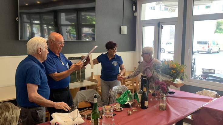 Agustin Zubimendi agurtu du Beheko Plaza abesbatzak