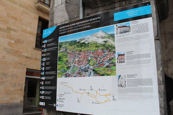 Azpeitiko txoko historikoak ezagutarazteko panelak jarri dituzte