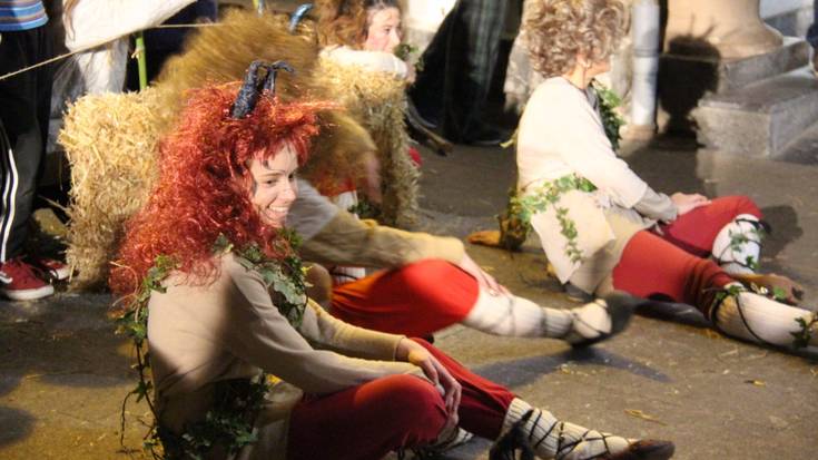 Olentzeroren etorrerako konpartsan parte hartzera animatu dituzte Getariako gaztetxoak