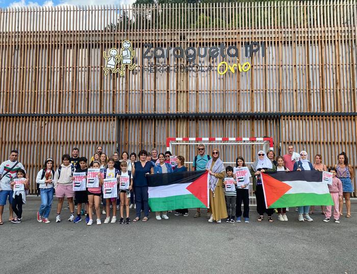 Elkarretaratzea: 'Hezkuntza komunitatea Palestinarekin! Genozidioa STOP!', Zaragueta Herri Eskolan