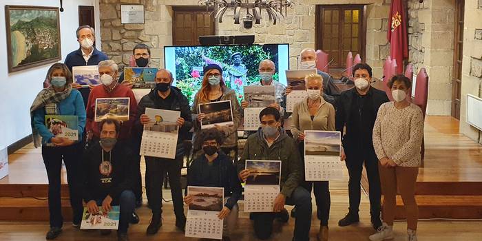 Eskuragai daude 2021eko egutegiak, Turismo Bulegoan