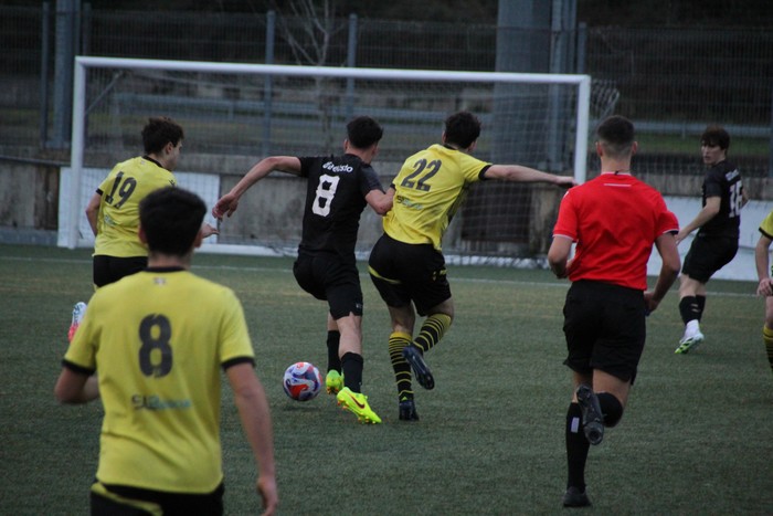 Martxan dira Orioko Futbol Taldeko senior neska-mutilak