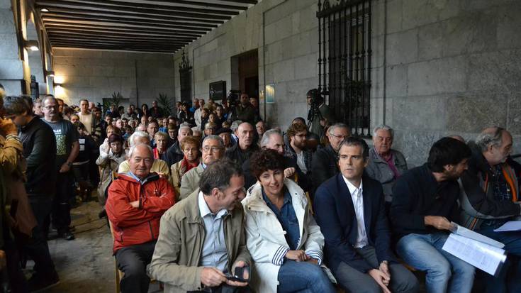 Eusko Gudarostearen inguruko liburua eta Kandido Sasetaren omenezko irudia, memoria historikoa zabaltzeko 