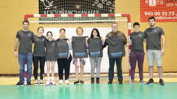 'Ez beti da ez' lelodun kamisetekin egingo dituzte beroketa lanak eskubaloi jokalariek