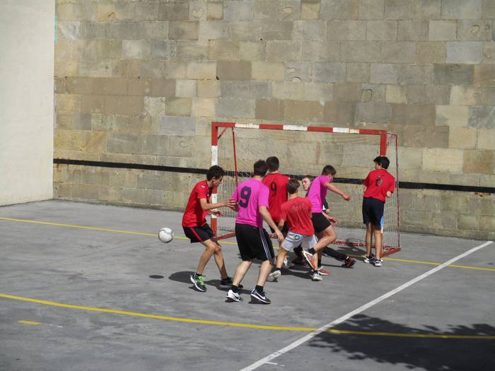 Joste eta kakorratz ikastaroa eta futbito txapelketa antolatu ditu Getariako Gure Txeru kultur elkarteak