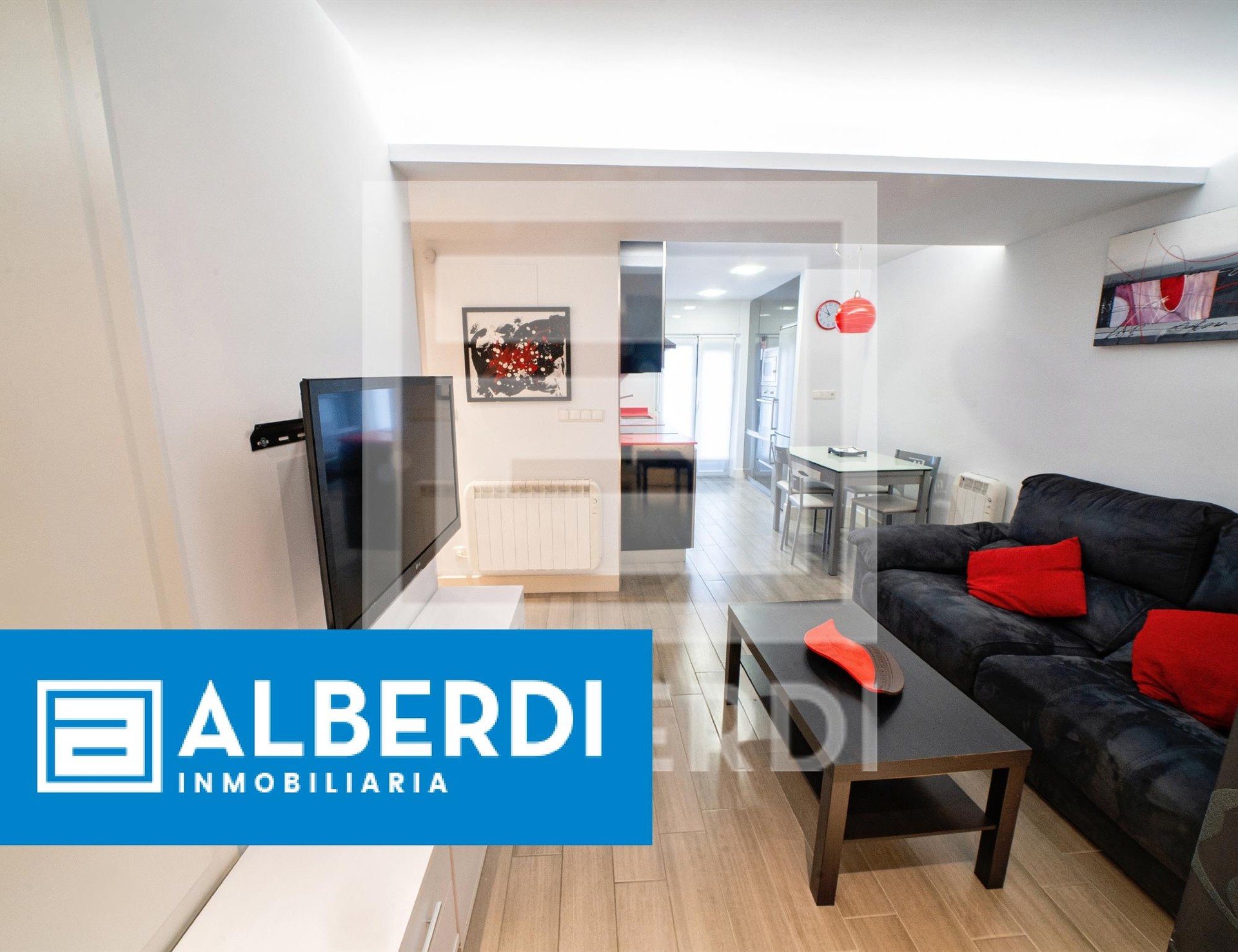 Alberdi Inmobiliaria: Eraberritutako etxebizitza Kale Nagusian