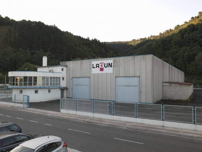 Lagun enpresak lantegia zabaldu du Azkoitiko Basterretxen