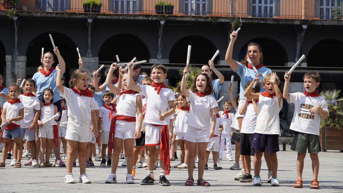 Sanfermin giroa eman diote udalekuetako haurrek herriari
