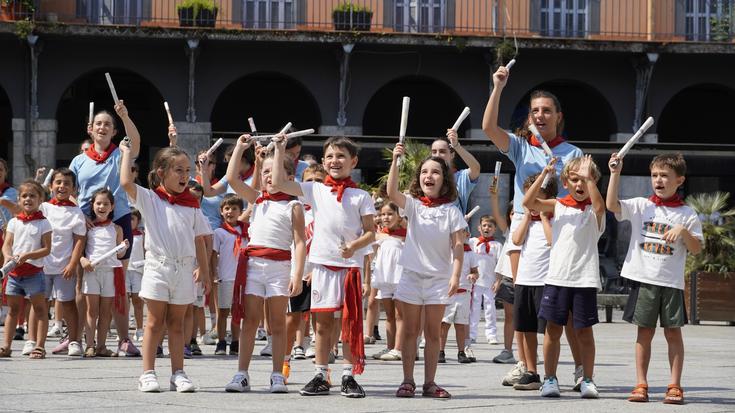 Sanfermin giroa eman diote udalekuetako haurrek herriari