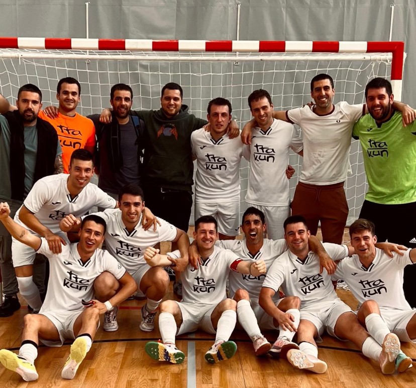 Tta-kun areto futbol taldea Gipuzkoako Lehen Mailara igotzeko lehian izango da ostiralean