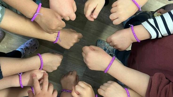 Martxoaren 8a bi egun aurreratu da herriko ikastetxeetan