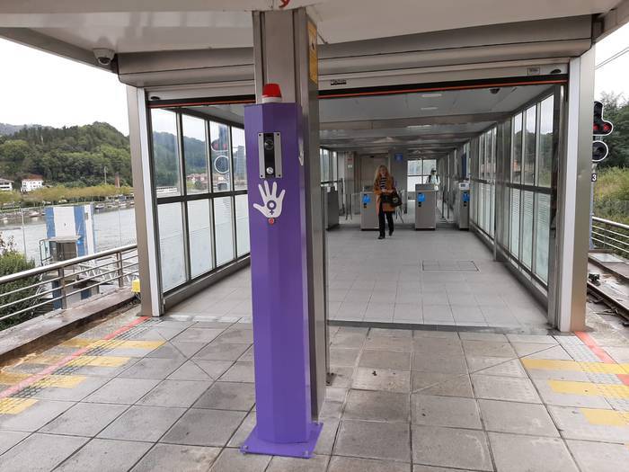 Telefono Morea jarri dute Orioko tren geltokian