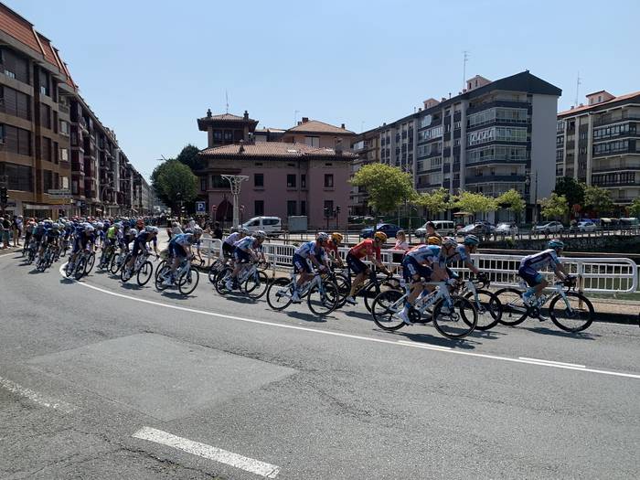 Zumaia trafikorentzako itxiko dute larunbat eguerdian, Donostiako klasikoa dela eta