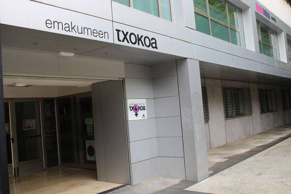 Azpeitiko Emakumeen Txokoko eskaintza jasoko duen eskuorriaren diseinu lehiaketa jarri dute martxan