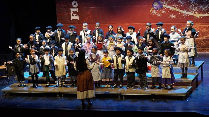 Abesbatzen doinuetara, Gabon giroak hartu du eguerdian Baztartxo antzokia