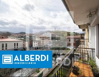 Alberdi Inmobiliaria: Kale Nagusian etxebizitza handia