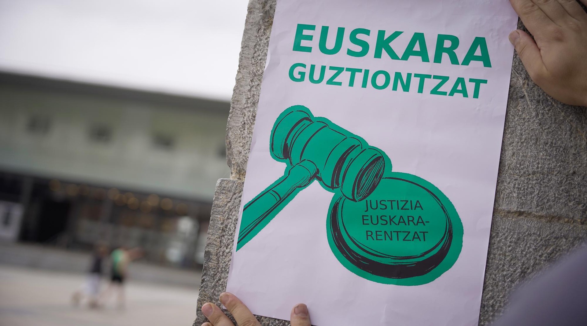 "Euskara azterketak zuzentzen aritu garenok presioa eta beldurra sentitu ditugu"