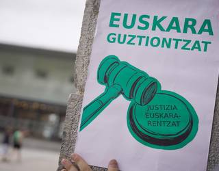 "Euskara azterketak zuzentzen aritu garenok presioa eta beldurra sentitu ditugu"