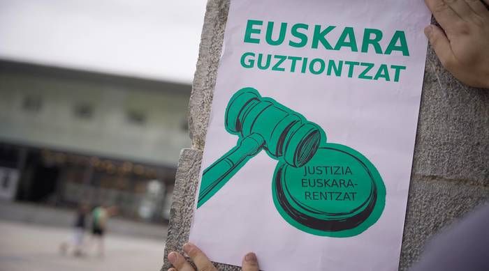 "Euskara azterketak zuzentzen aritu garenok presioa eta beldurra sentitu ditugu"