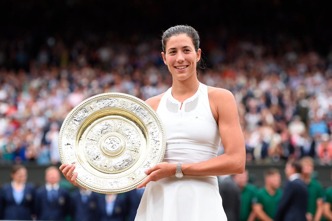 Garbiñe Muguruza Wimbledoneko txapeldun Venus Williamsi irabazi ondoren