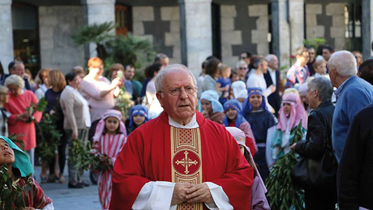 Felix Azurmendik 50 urte beteko ditu apaizgoan