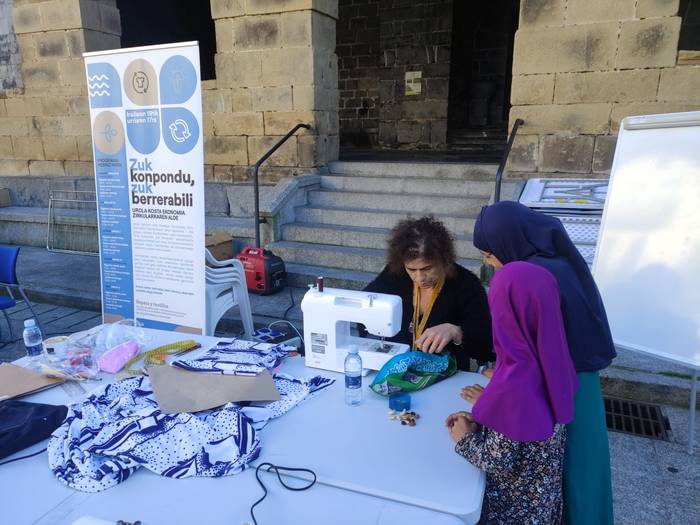 Bigarren eskuko azoka eta berrerabilpen tailerrak, plazan