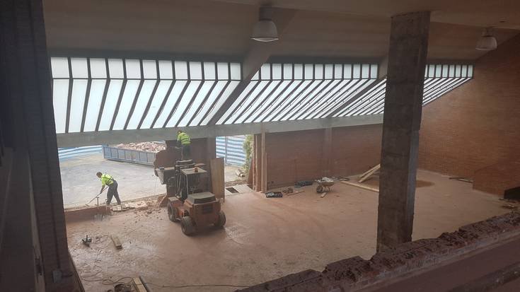 Maria eta Josen egiten ari diren lanek eskolako jardueran eraginik ez dutela izango adierazi du zuzendaritzak