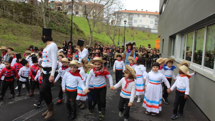 Bidaia munduan barrena, Aiako Lardizabal Eskolako Inauteri festan