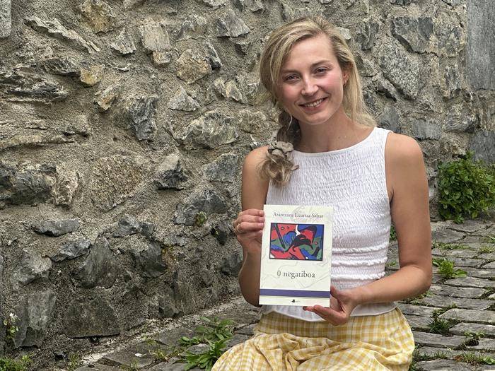 '0 negatiboa' poema liburua aurkeztuko du Arantzazu Lizartzak bihar Garoan