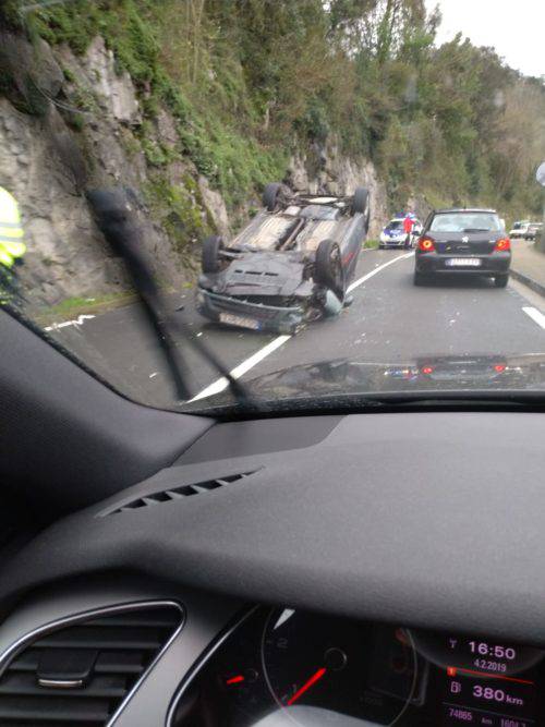 Auto bat irauli da Zestoan