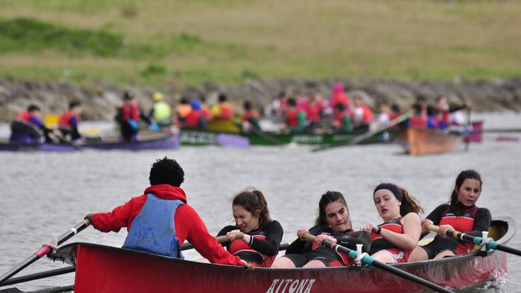 Zumaiako bederatzi ontzi lehiatu dira Donibane Lohitzunen