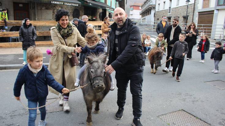 Azoka, poniak eta magia, Landetako festetako azken eguneko goizekoak