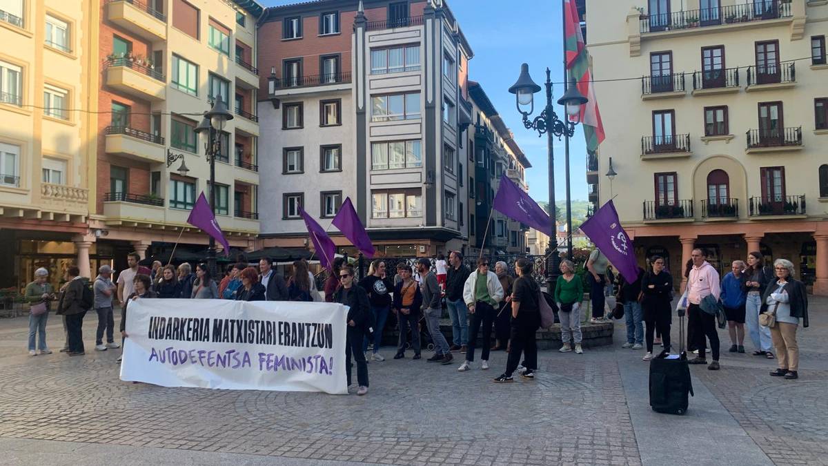 Iruñeko hilketa matxista salatu dute zarauztarrek