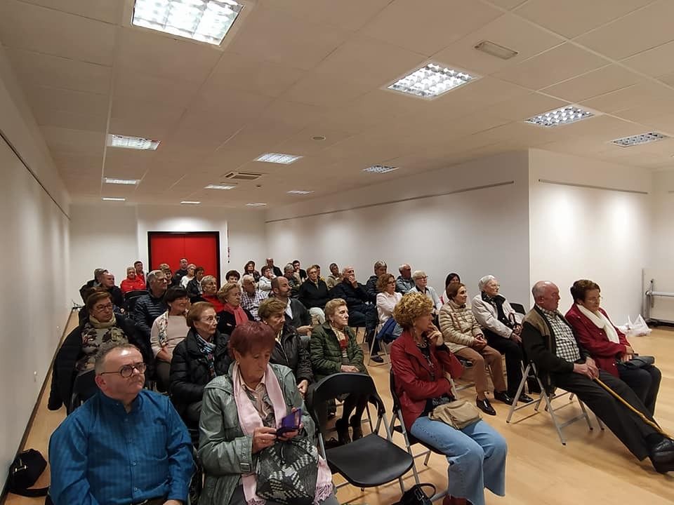 Dozenaka lagun elkartu ziren atzo 'Zahartzaroaz solasean' saioan