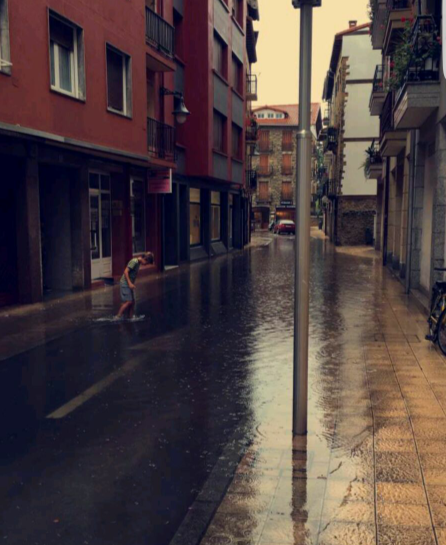 Zarauzko kale batzuk urez gainezka