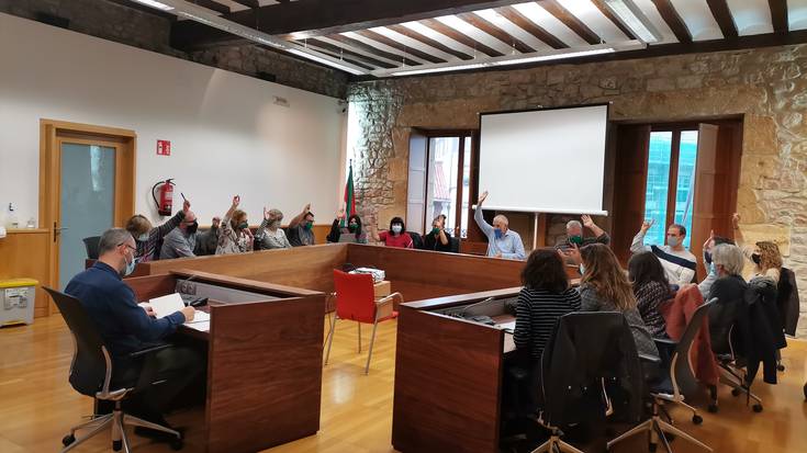 Aho batez onartu du udalbatzarrak datorren urteko zerga eta tasa guztiak izoztea