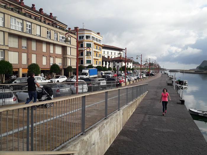 Indarrean sartu da apustu aretoen eta etxebizitza turistikoen lizentzia berriak eteteko Zumaiako moratoria