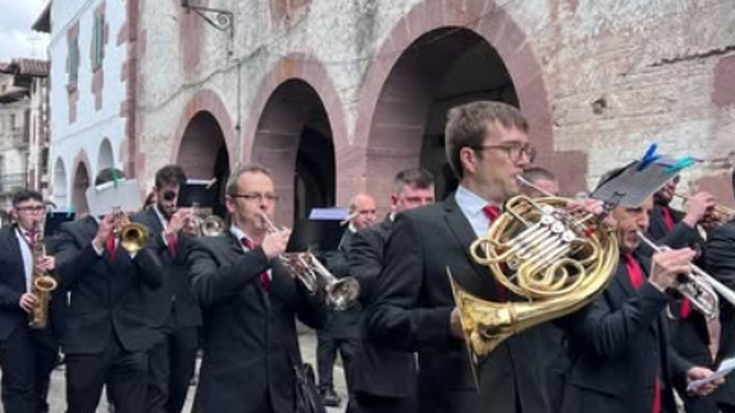 Herriko bandak eta Elizondokoak kontzertua emango dute zapatuan Zestoan
