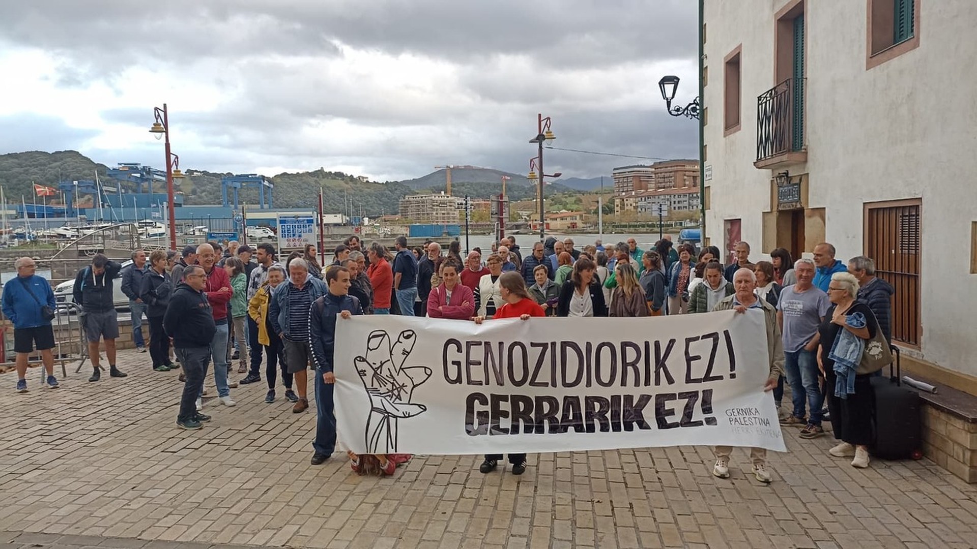 "Gerraren aurka antolatu eta saretu behar dugu, hori izan behar da gure lehentasuna"