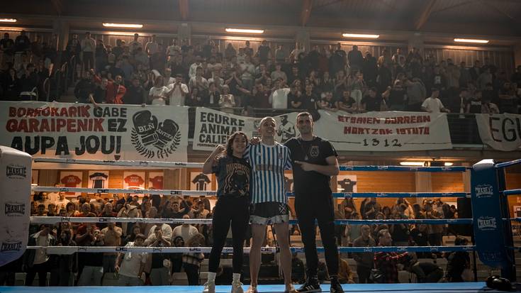 Gurea pilotalekua jendez eta babes keinuz lepo, Andreuren debut profesionala hartu duen K1 jaialdian