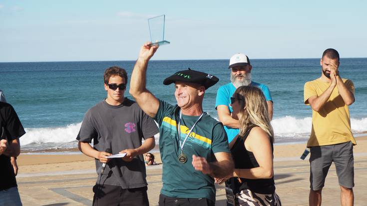 Janire Gonzalez-Etxabarrik eta Peru Zuñigak irabazi dute Pro Zarautz surf txapelketa