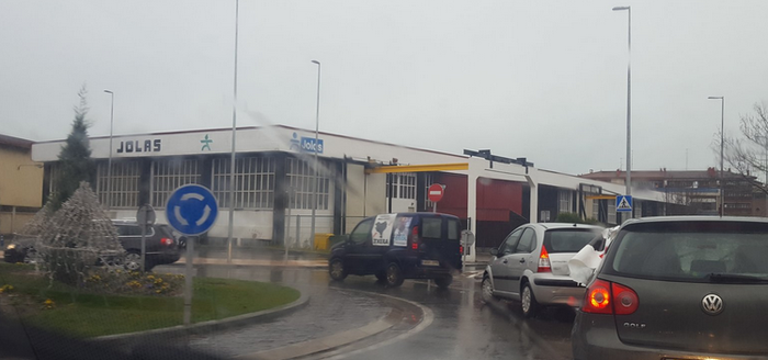 Auto karabana egin dute Zarautzen, presoen etxeratzea aldarrikatzeko