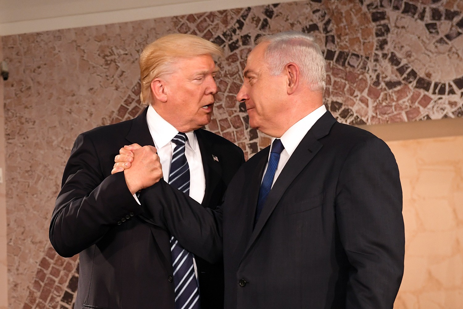 Trumpen bakeaz eta Israelen desegiteaz jardungo dute bihar Alondegian