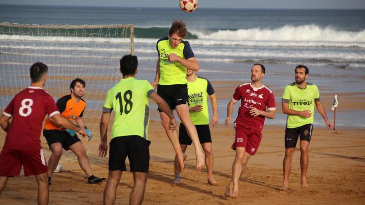 38 talde lehiatuko dira aurtengo Hondartzako Futbol Txapelketan