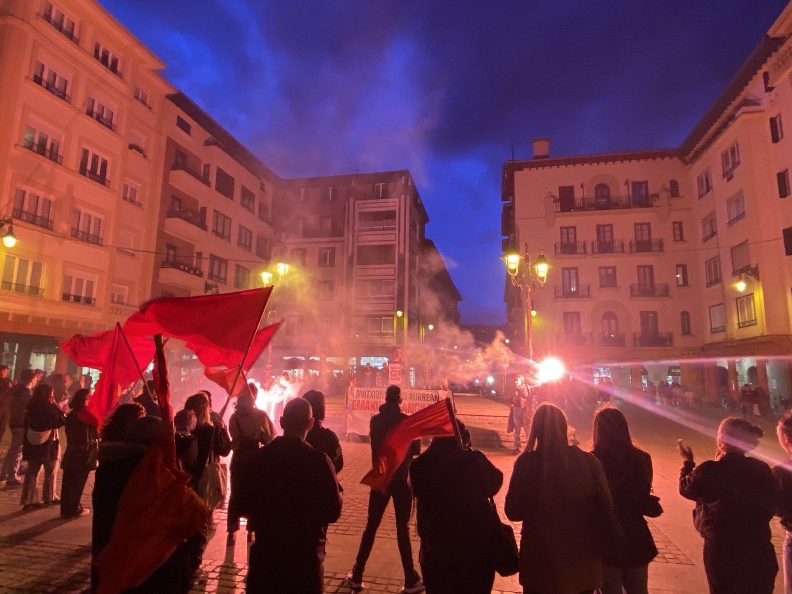 Atzera begirada, aurrean dugunari aurre egiteko