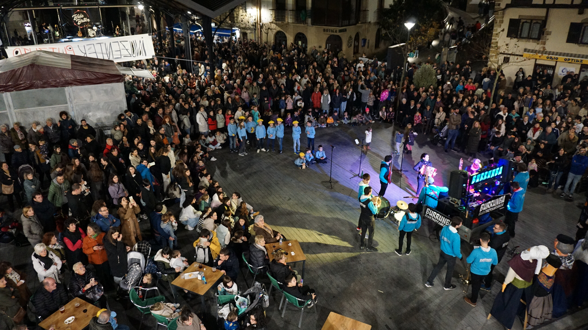 Dena prest San Nikolas jaiei ekiteko