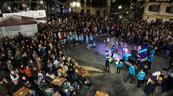 Dena prest San Nikolas jaiei ekiteko